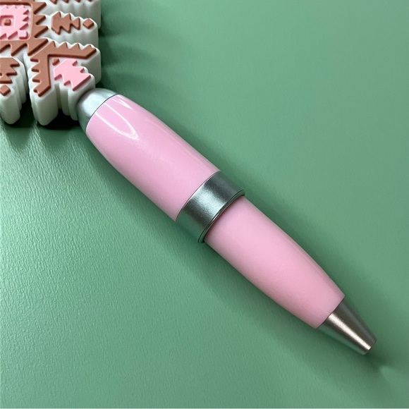 Western Winter Bull Skull & Snowflake Pink Handmade Beaded Keychain Pen - Picture 5 of 7